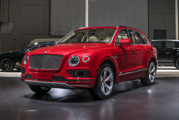 5. 宾利添越插电混动版.jpg