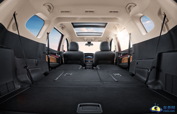 观境 02内饰全景.jpg