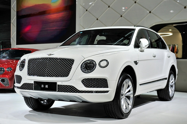 5. 宾利添越V8.jpg