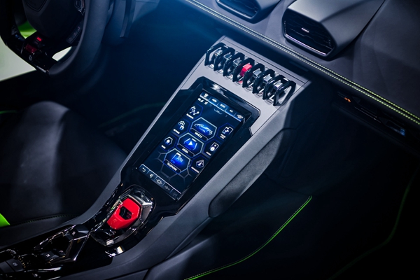 03 - 兰博基尼Huracán EVO敞篷版中控面板搭载全新HMI触控屏.jpg