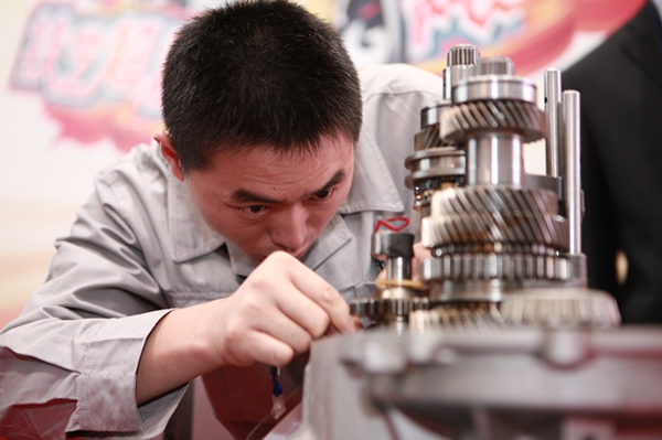 3 2002年首届服务技能竞赛.jpg