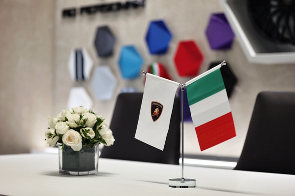 11 - 兰博基尼Ad Personam高级个性化定制工作室.jpg