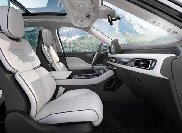 全新林肯飞行家内饰 (2).jpg