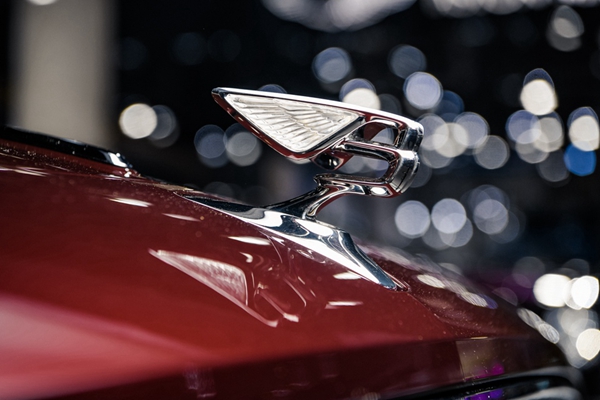 3. 宾利全新飞驰双飞翼“B”字徽标.jpg