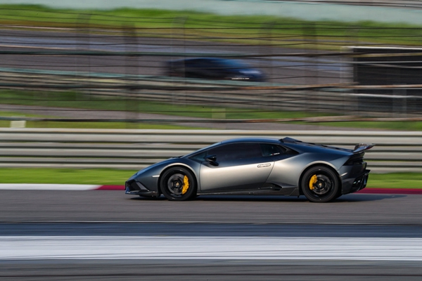 08 - 兰博基尼赛道巡游.jpg