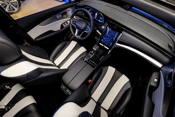 荣威RX5 MAX内饰.jpg