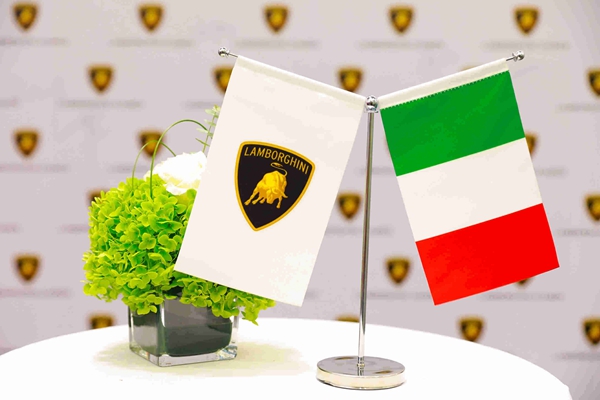 05- 兰博基尼厦门盛大开业.jpg