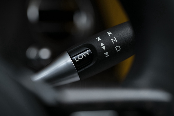 【新闻图片】Black Badge库里南内饰_全套科技一键启动按钮.jpg