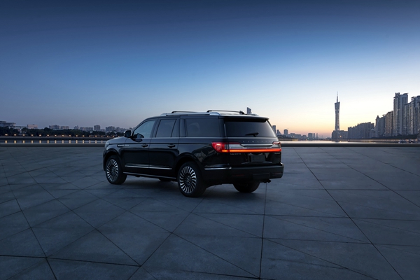 全新林肯领航员长轴版Navigator L将于2019 广州国际车展中国首发-2.jpg