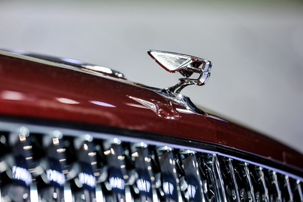 3. 宾利全新飞驰双飞翼“B”字徽标.jpg