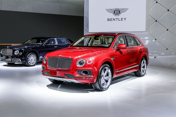 6. 宾利添越插电混动版.jpg