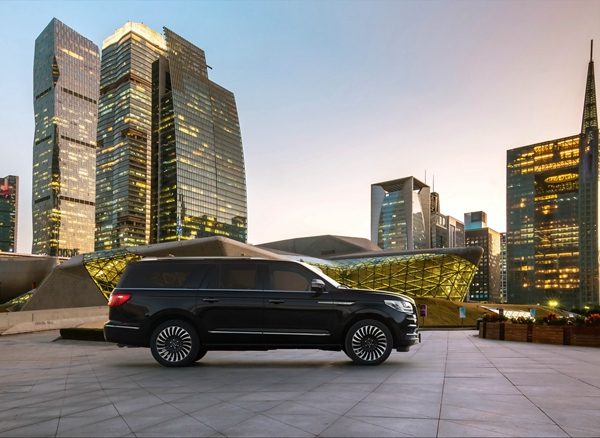 全新林肯领航员长轴版Navigator L-外观-3.jpg