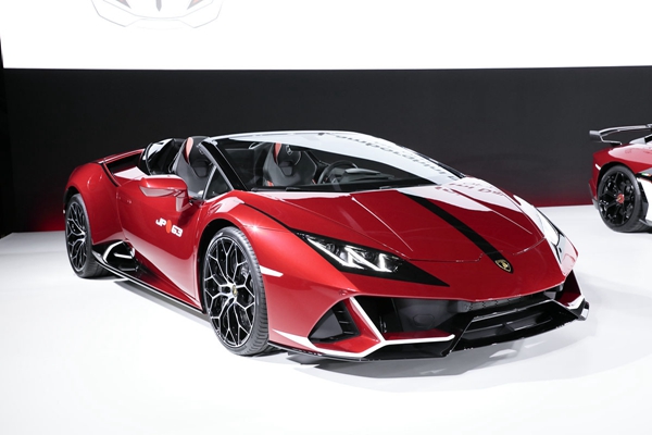 04 - 采用特别版涂装的Huracán EVO敞篷版.jpg
