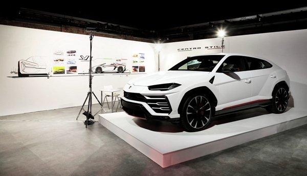 06 - 首次采用Matt White哑光白色的兰博基尼Urus.jpg