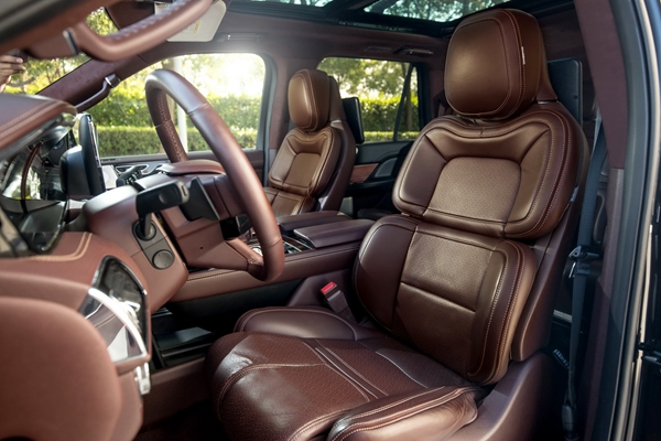 全新林肯领航员长轴版Navigator L-内饰-4.jpg