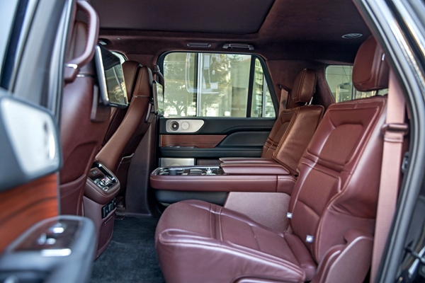 全新林肯领航员长轴版Navigator L-内饰-5.jpg