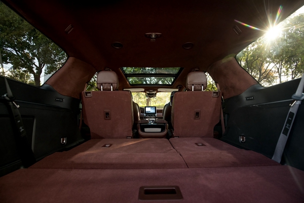 全新林肯领航员长轴版Navigator L-内饰-3.jpg