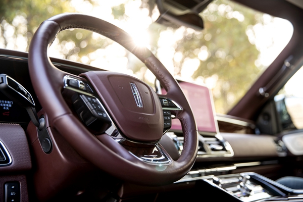 全新林肯领航员长轴版Navigator L-内饰-1.jpg