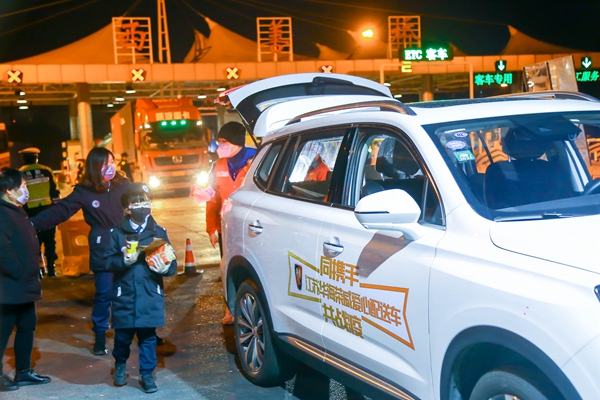 上汽荣威为爱送餐 (1).jpg