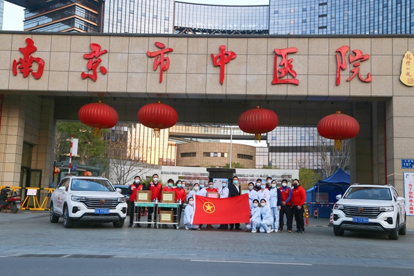 上汽荣威为爱送餐 (2).jpg