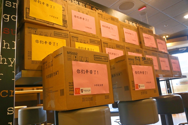 上汽荣威为爱送餐 (4).jpg