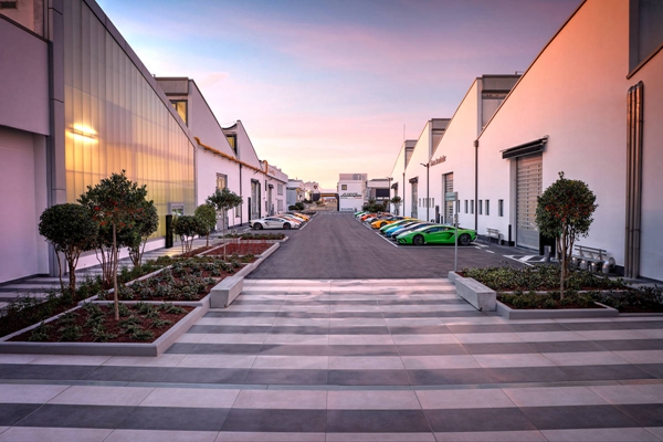 03 - 位于兰博基尼汽车公司的费鲁吉欧·兰博基尼大道.jpg