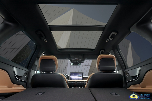 10.全新林肯冒险家Corsair-全景天窗.jpg