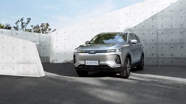 威马汽车携首款适用于“威马直购”新零售模式的威马EX6 Plus 400轻享版车型登陆东方购物.jpg