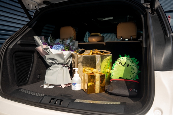 06. 上门交车服务-豪华交车礼.jpg