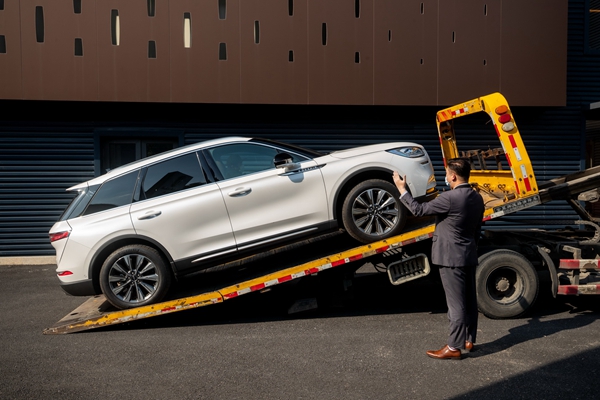 07. 上门交车服务-单板物流运送车辆.jpg