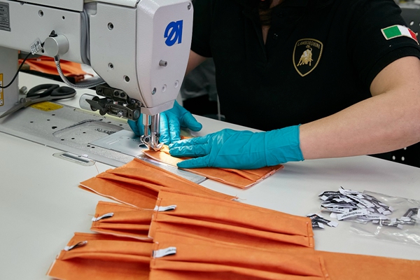 02 - 兰博基尼为Sant’Orsola-Malpighi医院生产的医用外科口罩.jpg