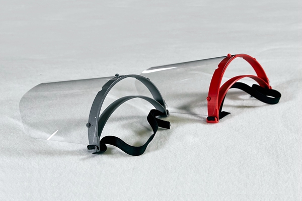 09 - 采用3D打印技术生产的医用防护面罩.jpg