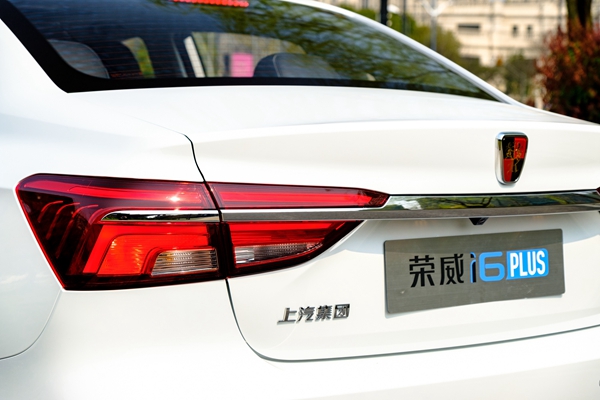 荣威i6 PLUS荣耀全息版 (3).jpg