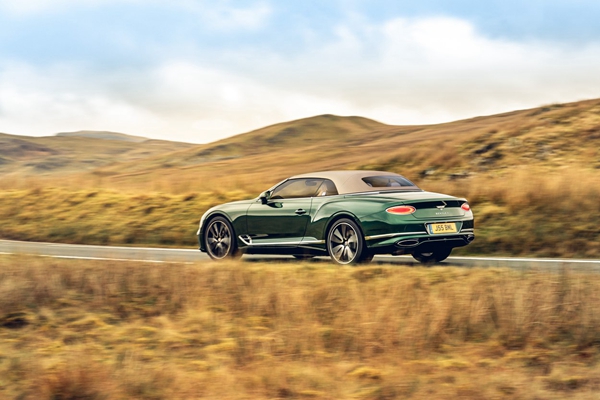 宾利全新欧陆GT敞篷版引入个性化粗花呢材质 (1).jpg