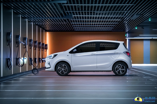 4 长安奔奔E-STAR-05.jpg