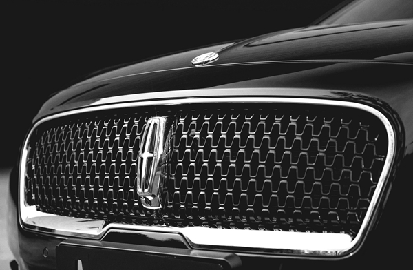 4. 林肯大陆MONO限量版-车身同色格栅.jpg