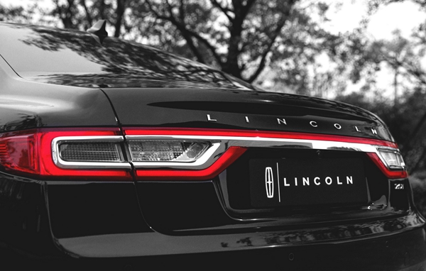 6. 林肯大陆MONO限量版-一体贯穿式尾灯.jpg