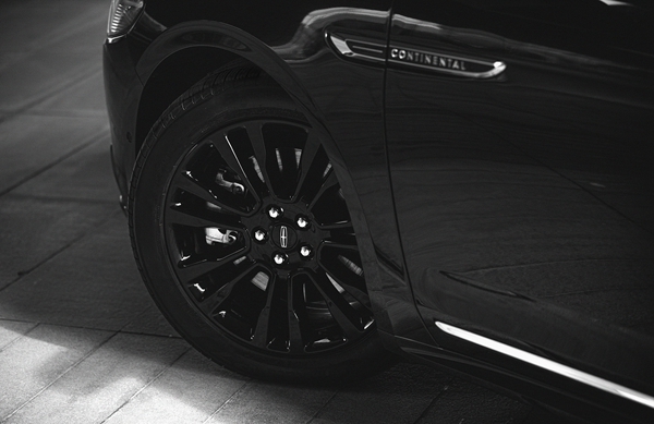 7. 林肯大陆MONO限量版-全新熏黑轮毂.jpg