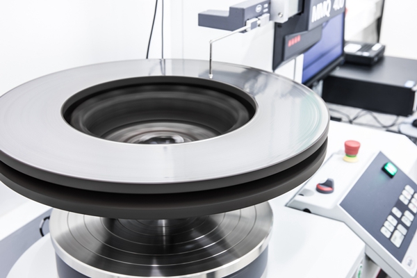 宾利汽车计量团队以精益求精成就极致奢华 (4).jpg