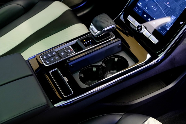 荣威RX5 MAX智驾健康舱版内饰 (1).jpg