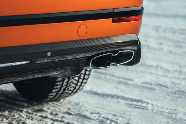 宾利品牌匠心打造极富运动格调的风尚套件 (8).jpg