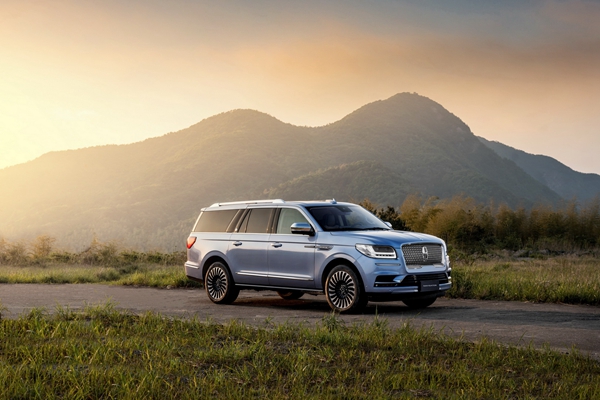 7. 全新林肯领航员Navigator L长轴版.jpg