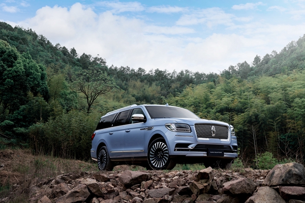 2. 全新林肯领航员Navigator L长轴版.jpg