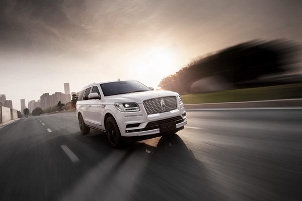 14. 全新林肯领航员Navigator MONO限量版.jpg