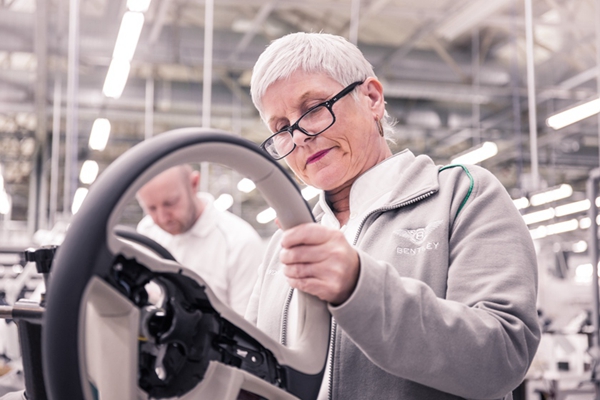 宾利全新飞驰以精湛内饰设计 演绎品牌匠心工艺 (6).jpg