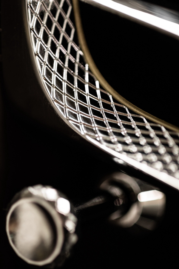 宾利全新飞驰菱形滚花纹理内饰设计 (2).jpg