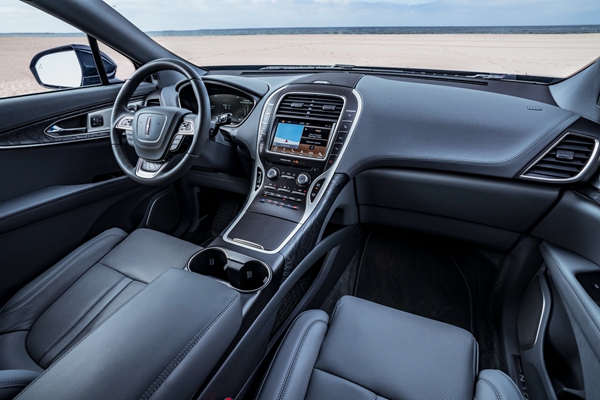 3. 林肯航海家Nautilus内饰.jpg