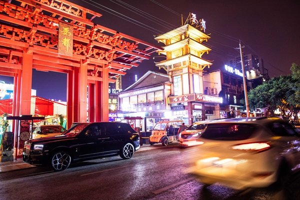 【新闻图片】劳斯莱斯Black Badge库里南成都之夜 (3).jpg