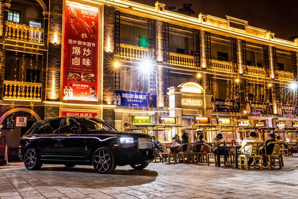 【新闻图片】劳斯莱斯Black Badge库里南成都之夜 (6).jpg