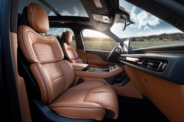 10. 全新林肯飞行家Aviator-全体感尊享座椅.jpg